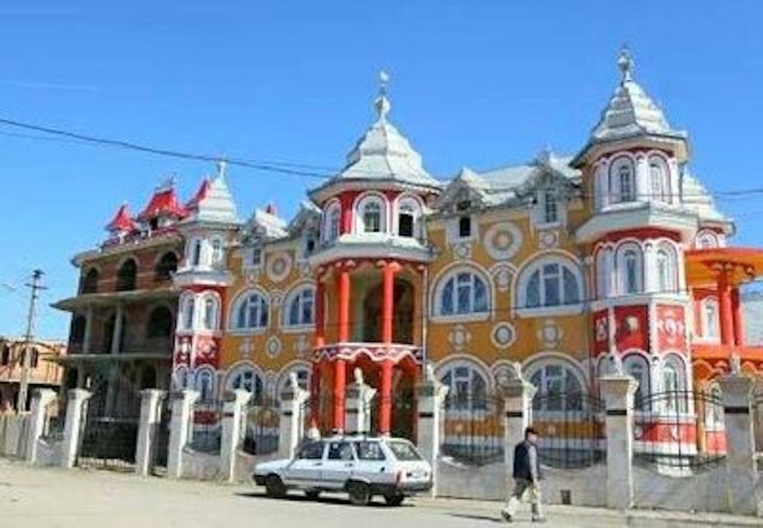 Цыганский дворец в Черновцах кафе